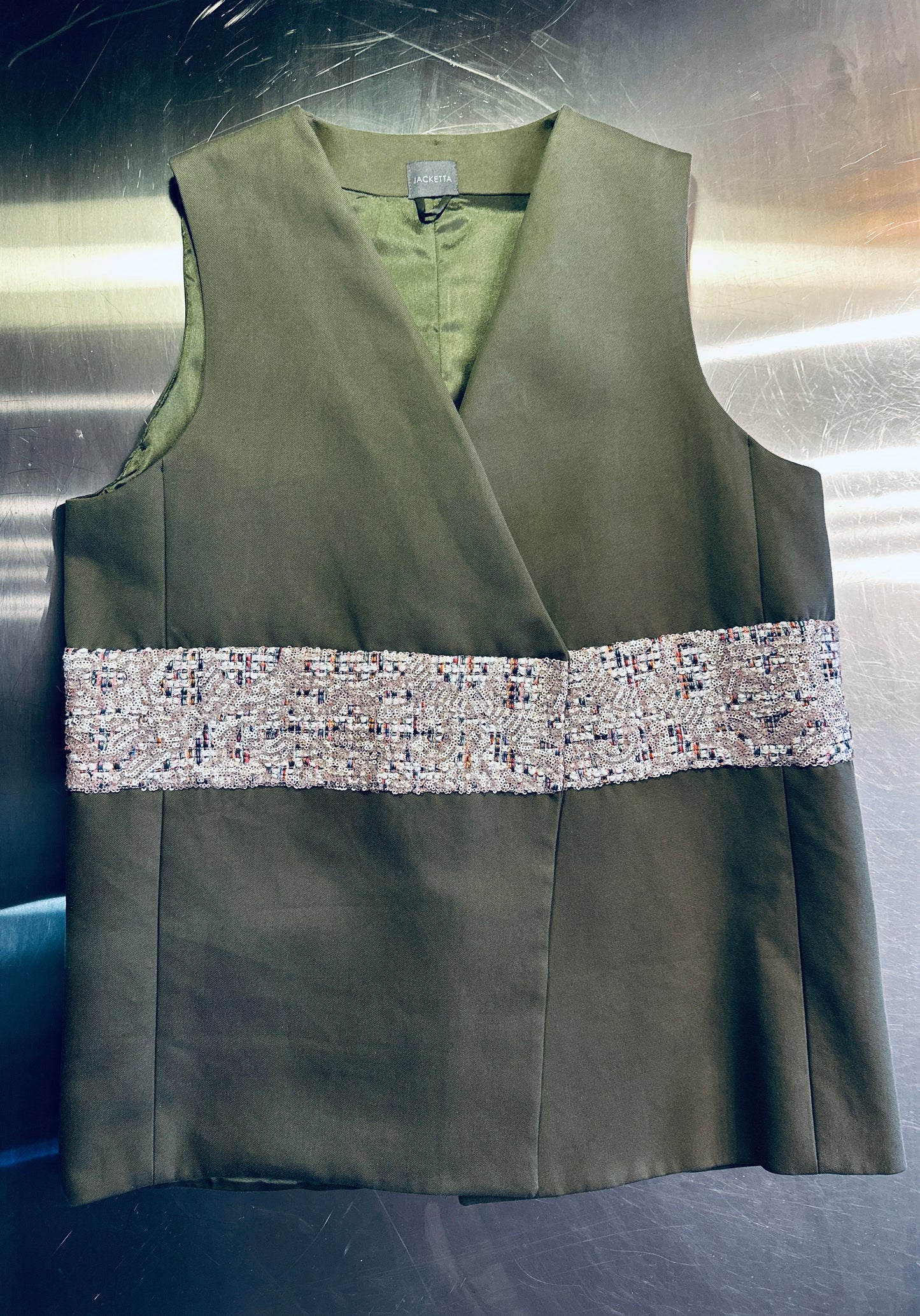 ELETTRA GIACCA GILET Verde oliva con banda di paillettes rosa pallido